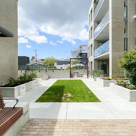 Spacious New Apartment With Working Space@Oakridge Vancouver Eksteriør bilde