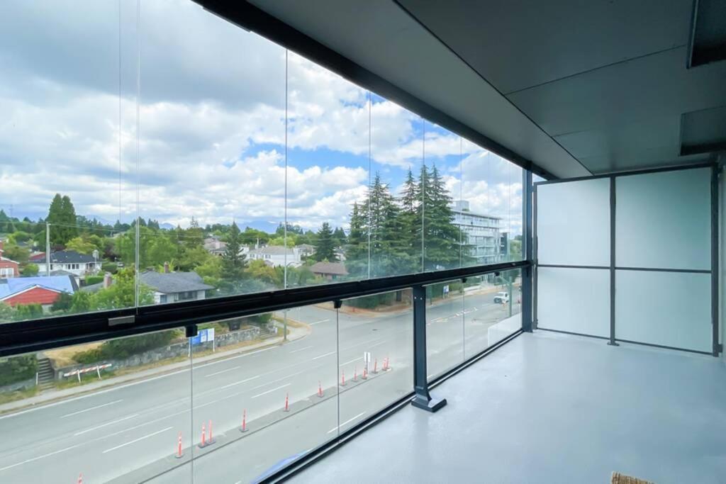 Spacious New Apartment With Working Space@Oakridge Vancouver Eksteriør bilde