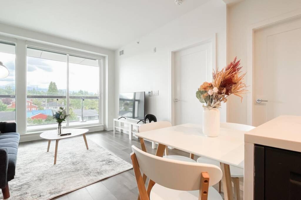 Spacious New Apartment With Working Space@Oakridge Vancouver Eksteriør bilde