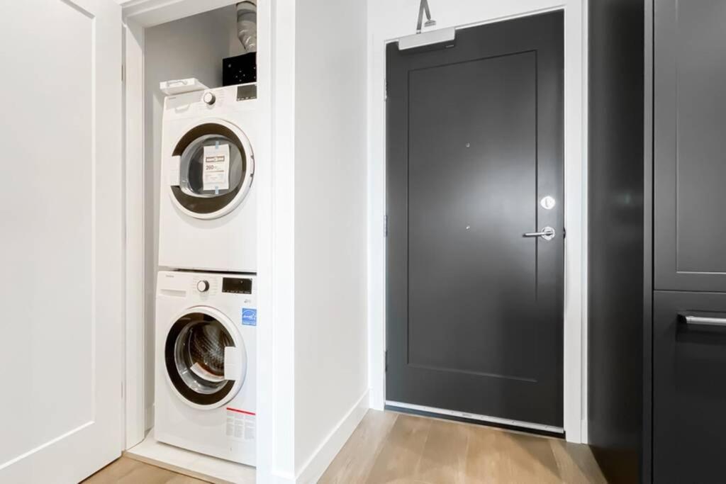 Spacious New Apartment With Working Space@Oakridge Vancouver Eksteriør bilde
