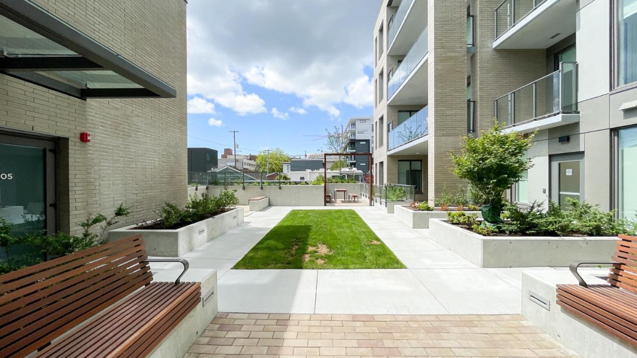 Spacious New Apartment With Working Space@Oakridge Vancouver Eksteriør bilde